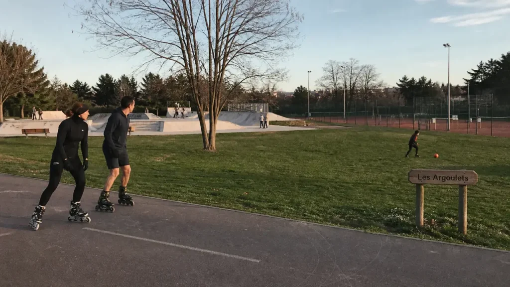 Base de loisir les argoulets à Toulouse : rollers, ballon, skatepark et courts de tennis