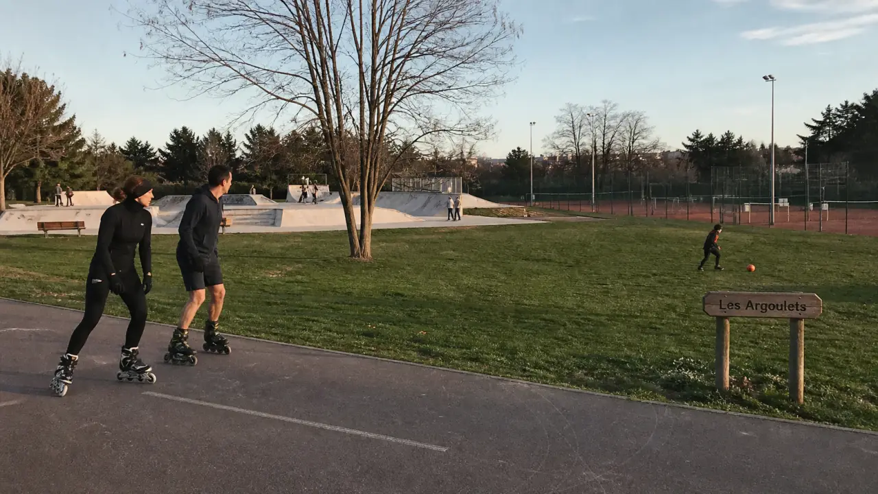 Base de loisir les argoulets à Toulouse : rollers, ballon, skatepark et courts de tennis
