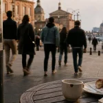 Que faire ce week-end Toulouse : groupe vers la Place du Capitole, terrasse et Garonne