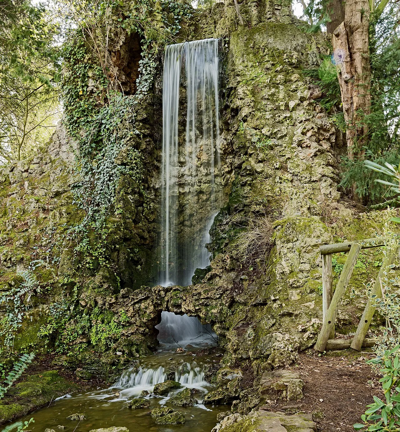 La cascade du jardin des Plantes de Toulouse