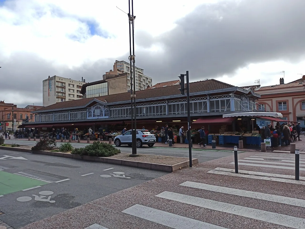 La halle du marché Saint-Cyprien, en mars 2023.