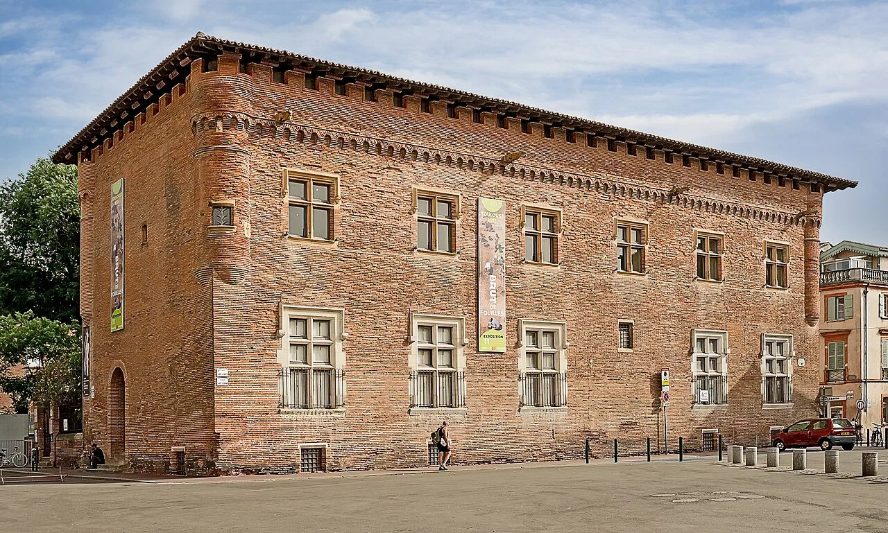 Façade du musée Saint-Raymond, place Saint-Sernin